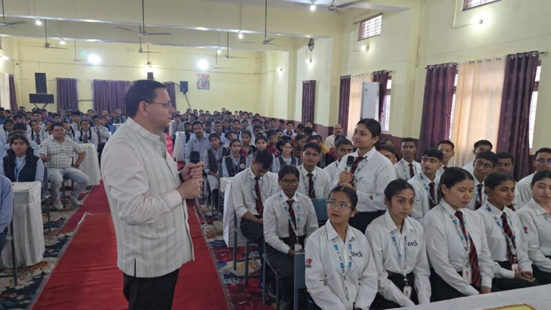 युवाओं ने मुख्यमंत्री धामी से समसामयिक विषयों पर किया प्रत्यक्ष एवं निर्भीक संवाद, मुख्यमंत्री ने कहा-भ्रष्टाचार के खिलाफ जीरो टॉलरेंस, शिकायत पर होगी त्वरित कार्रवाई