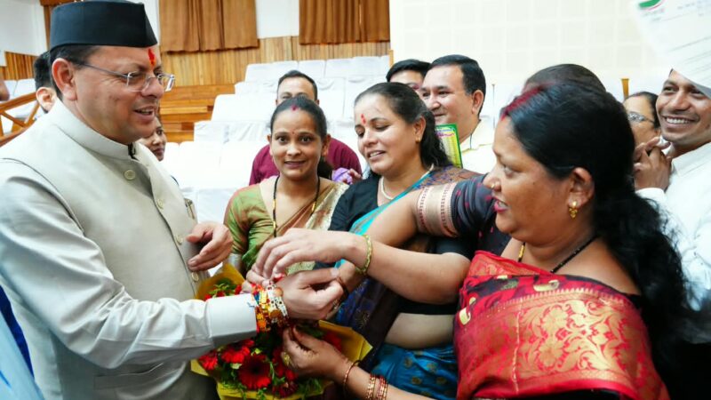 मुख्यमंत्री को महिलाओं ने बांधा रक्षा सूत्र, मुख्यमंत्री ने दी सभी को रक्षा बन्धन की शुभकामनाएं, रक्षा बन्धन पर महिलाओं को दो दिन, परिवहन निगम की बसों में की गई है, निःशुल्क यात्रा की व्यवस्था