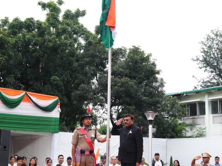 स्वतंत्रता दिवस पर मुख्य सचिव ने सुशासन, विकसित उत्तराखण्ड और हिमालय संरक्षण का लिया संकल्प