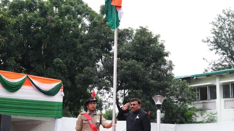 स्वतंत्रता दिवस पर मुख्य सचिव ने सुशासन, विकसित उत्तराखण्ड और हिमालय संरक्षण का लिया संकल्प