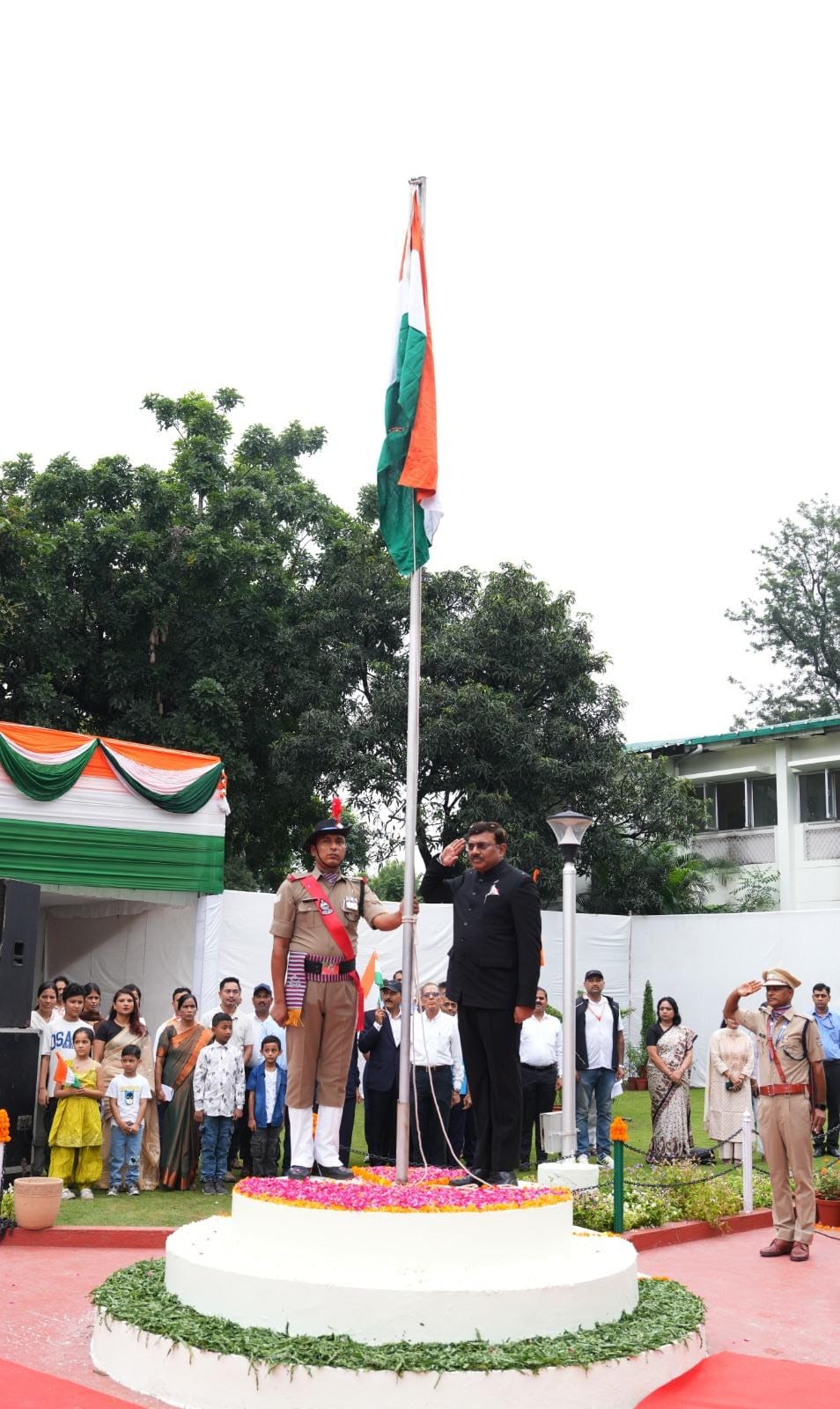 स्वतंत्रता दिवस पर मुख्य सचिव ने सुशासन, विकसित उत्तराखण्ड और हिमालय संरक्षण का लिया संकल्प