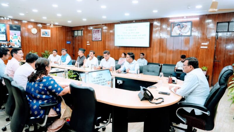 मुख्य सचिव आनन्द बर्द्धन ने प्रदेश में बिछाई जा रही पाइप्ड नेचुरल गैस (पीएनजी) पाइपलाइन और कनेक्शन के कार्यों की प्रगति की समीक्षा की