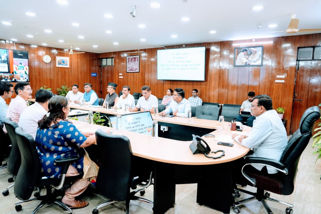 मुख्य सचिव आनन्द बर्द्धन ने प्रदेश में बिछाई जा रही पाइप्ड नेचुरल गैस (पीएनजी) पाइपलाइन और कनेक्शन के कार्यों की प्रगति की समीक्षा की