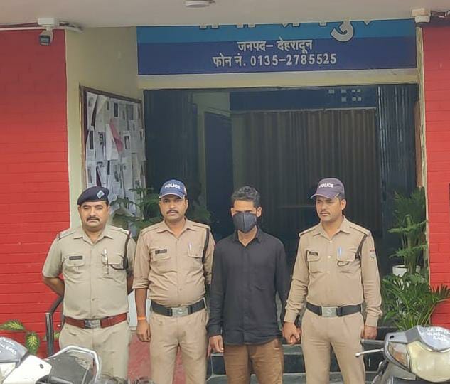 वाहन चोरी की घटनाओं को अंजाम देने वाले एक शातिर चोर को पुलिस ने किया गिरफ्तार, चोरी के 11 दु-पहिया वाहन हुए बरामद