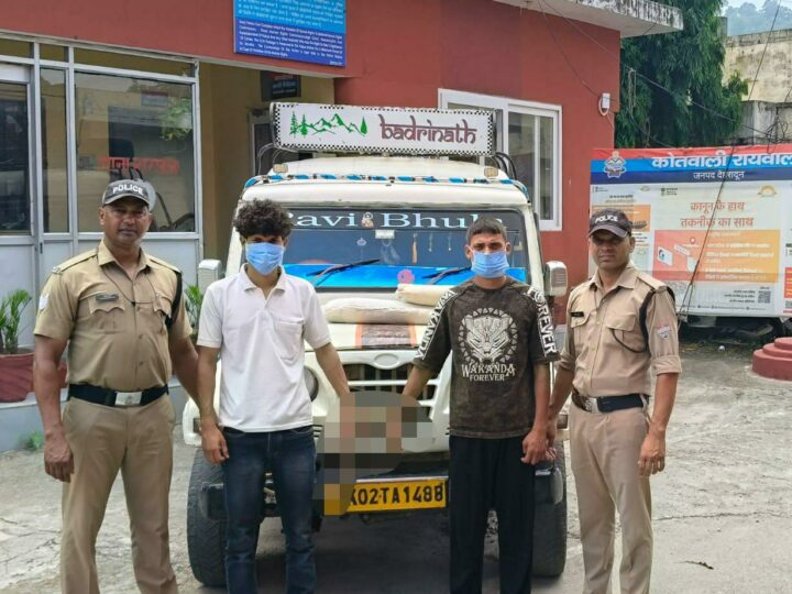 सड़क दुर्घटना में 2 व्यक्तियों की मृत्यु कारित करने वाले अभियुक्त व उसके मौसेरे भाई को दून पुलिस ने किया गिरफ्तार,  अपने वाहन से सड़क पर जा रहे 2 व्यक्तियों को मारी थी टक्कर
