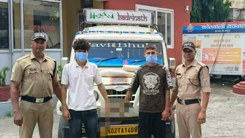 सड़क दुर्घटना में 2 व्यक्तियों की मृत्यु कारित करने वाले अभियुक्त व उसके मौसेरे भाई को दून पुलिस ने किया गिरफ्तार,  अपने वाहन से सड़क पर जा रहे 2 व्यक्तियों को मारी थी टक्कर