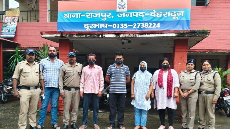नाबालिक युवती के अपरहण की घटना का दून पुलिस ने किया पर्दाफाश, पीडित नाबालिग की माँ ही निकली पूरे प्रकरण की सूत्रधार, पीड़िता की माँ ने ही डेढ़ लाख रुपये में किया था अपनी बेटी का सौदा, अपहृत नाबालिक युवती को मुज्जफरनगर से किया बरामद