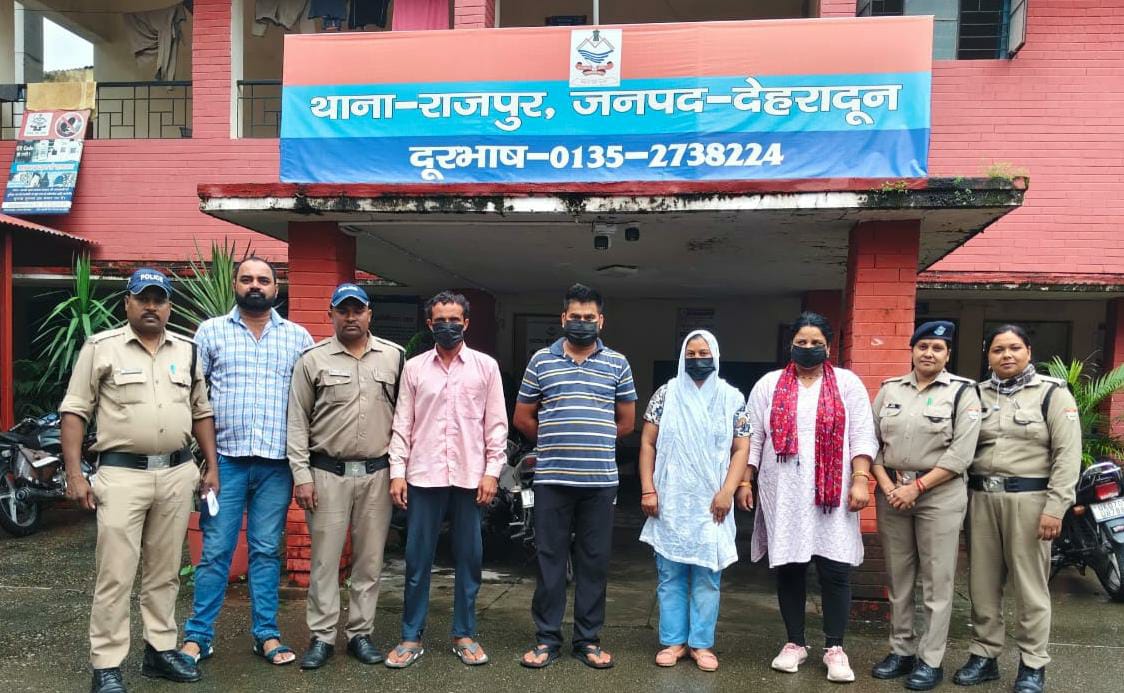 नाबालिक युवती के अपरहण की घटना का दून पुलिस ने किया पर्दाफाश, पीडित नाबालिग की माँ ही निकली पूरे प्रकरण की सूत्रधार, पीड़िता की माँ ने ही डेढ़ लाख रुपये में किया था अपनी बेटी का सौदा, अपहृत नाबालिक युवती को मुज्जफरनगर से किया बरामद