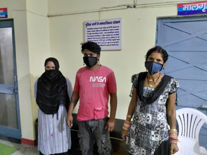 सार्वजनिक स्थान पर हुड़दंग करने वाले 3 व्यक्तियों (दो महिलाओं तथा एक पुरुष) को पुलिस ने किया गिरफ्तार