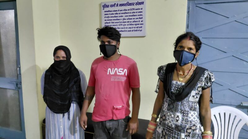 सार्वजनिक स्थान पर हुड़दंग करने वाले 3 व्यक्तियों (दो महिलाओं तथा एक पुरुष) को पुलिस ने किया गिरफ्तार