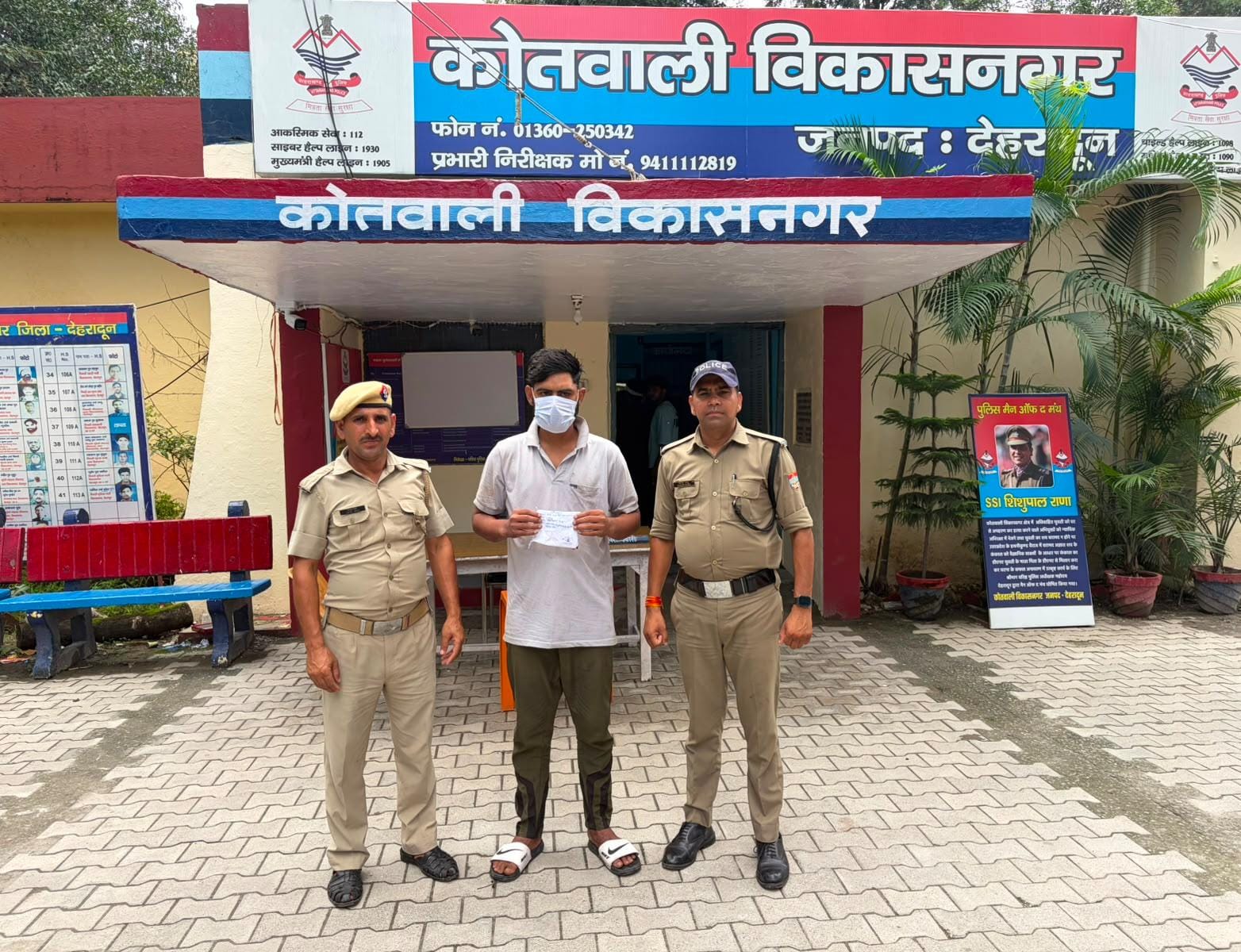 मादक पदार्थो की तस्करी में लिप्त 2 नशा तस्करों को दून पुलिस ने किया गिरफ्तार, अभियुक्तो के कब्जे से 5 लाख रू0 से अधिक मूल्य की स्मैक हुई बरामद