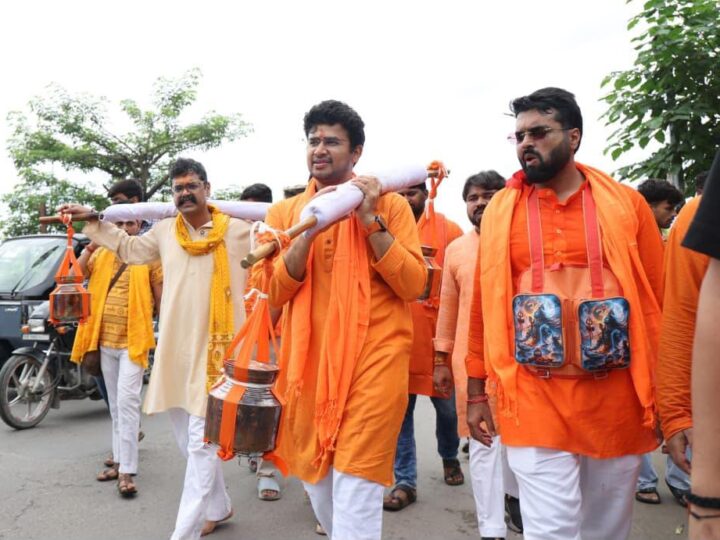 भाजपा युवा मोर्चा के राष्ट्रीय अध्यक्ष तेजस्वी सूर्या सैकड़ों युवाओं के साथ कांवड़ लेकर पहुंचे वीरभद्र, ऋषिकेश