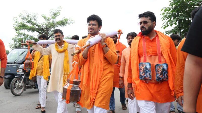 भाजपा युवा मोर्चा के राष्ट्रीय अध्यक्ष तेजस्वी सूर्या सैकड़ों युवाओं के साथ कांवड़ लेकर पहुंचे वीरभद्र, ऋषिकेश