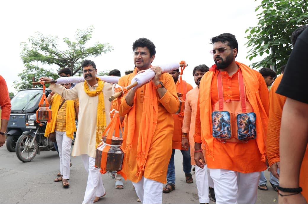भाजपा युवा मोर्चा के राष्ट्रीय अध्यक्ष तेजस्वी सूर्या सैकड़ों युवाओं के साथ कांवड़ लेकर पहुंचे वीरभद्र, ऋषिकेश