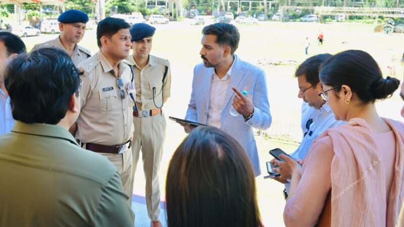 स्वतंत्रता दिवस समारोह को सकुशल रूप से सम्पन्न कराने के लिये मुस्तैद दून पुलिस, समारोह के दौरान सुरक्षा प्रबन्धों की समीक्षा हेतु एसएसपी देहरादून द्वारा सभी राजपत्रित अधिकारियों के साथ की गोष्ठी, डीएम, एसएसपी ने मुख्य कार्यक्रम स्थल परेड ग्राउण्ड का किया स्थलीय निरीक्षण