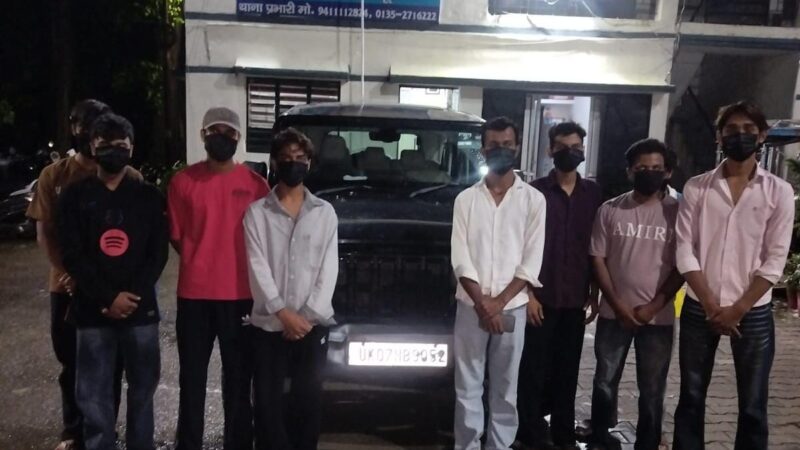 सोशल मीडिया पर वायरल होने का शौक दून पुलिस ने किया पूरा, सड़क पर लापरवाही से वाहन चलाकर हुड़दंग करने वाले 8 युवको के विरुद्ध की वैधानिक कार्यवाही,वाहन सीज