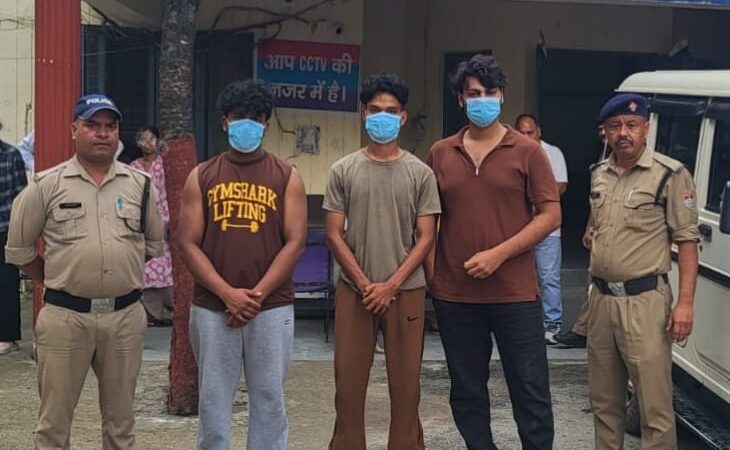 हुड़दंगियों पर नकेल कसती दून पुलिस, सार्वजनिक स्थान पर हुडदंग करने वाले अभियुक्तों को दून पुलिस ने पढाया कानून का पाठ, शांति व्यवस्था भंग करने का प्रयास कर रहे 3 व्यक्तियों को पुलिस ने किया गिरफ्तार