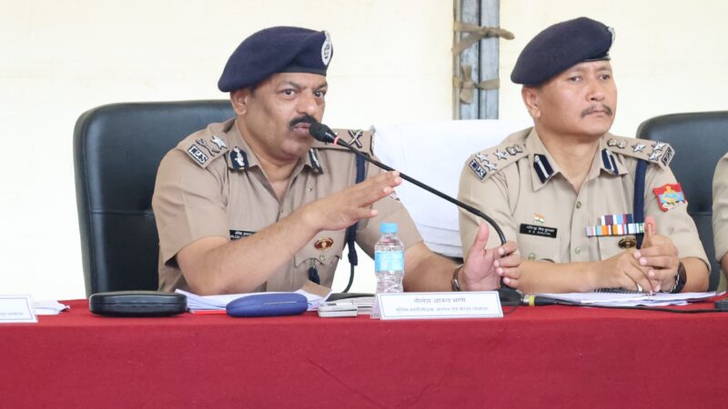 जनपद में प्रस्तावित वीवीआईपी कार्यक्रम के दृष्टिगत उच्चाधिकारियों द्वारा सुरक्षा में नियुक्त पुलिस बल को किया ब्रीफ