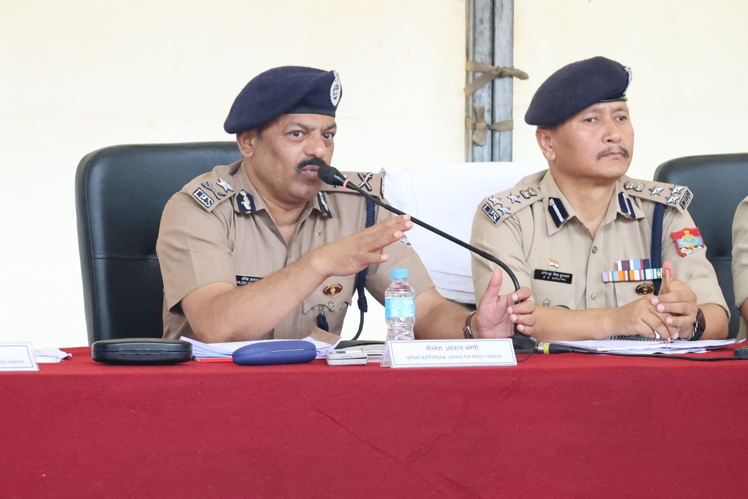 जनपद में प्रस्तावित वीवीआईपी कार्यक्रम के दृष्टिगत उच्चाधिकारियों द्वारा सुरक्षा में नियुक्त पुलिस बल को किया ब्रीफ