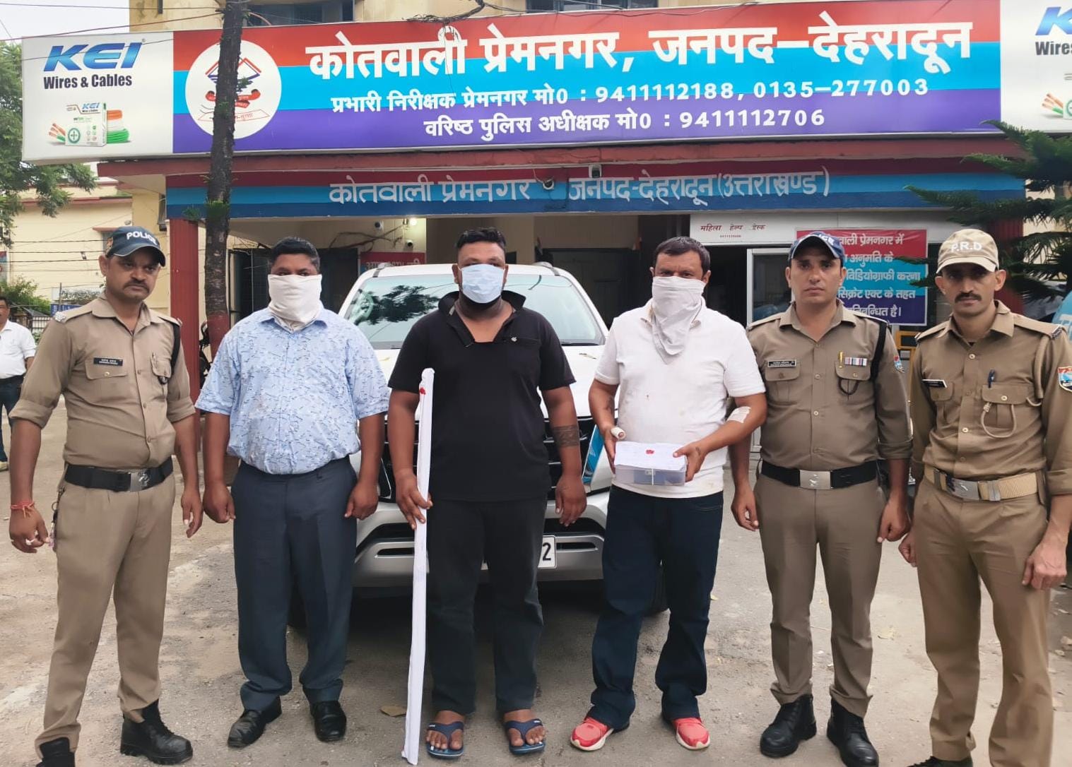 सार्वजनिक स्थान पर गुंडई दिखाने वालो के सर से पुलिस ने उतारा दबंगई का भूत, 3 अभियुक्तों को दून पुलिस ने किया गिरफ्तार
