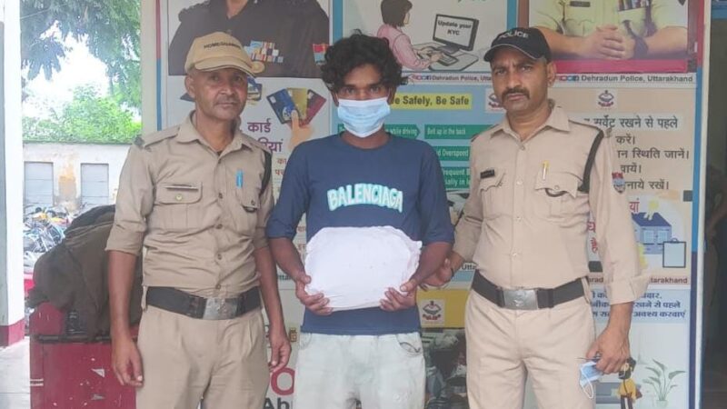मादक पदार्थों की तस्करी में लिप्त एक अभियुक्त को पुलिस ने किया गिरफ्तार, अभियुक्त के कब्जे से 1 किलो 100 ग्राम अवैध गांजा हुआ बरामद