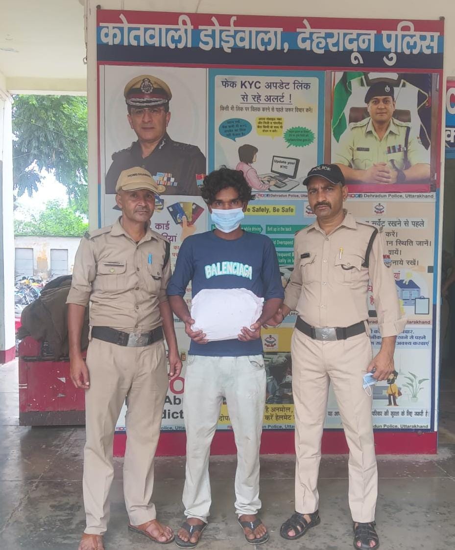 मादक पदार्थों की तस्करी में लिप्त एक अभियुक्त को पुलिस ने किया गिरफ्तार, अभियुक्त के कब्जे से 1 किलो 100 ग्राम अवैध गांजा हुआ बरामद