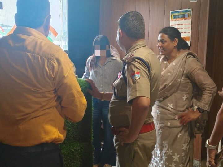एसएसपी दून के निर्देशों पर स्पा सेंटरों की पुलिस द्वारा की गई आकस्मिक चेकिंग, नियमो के उल्लंघन पर 3 स्पा सेंटर संचालकों के विरुद्ध पुलिस एक्ट के तहत की गयी चालानी कार्यवाही