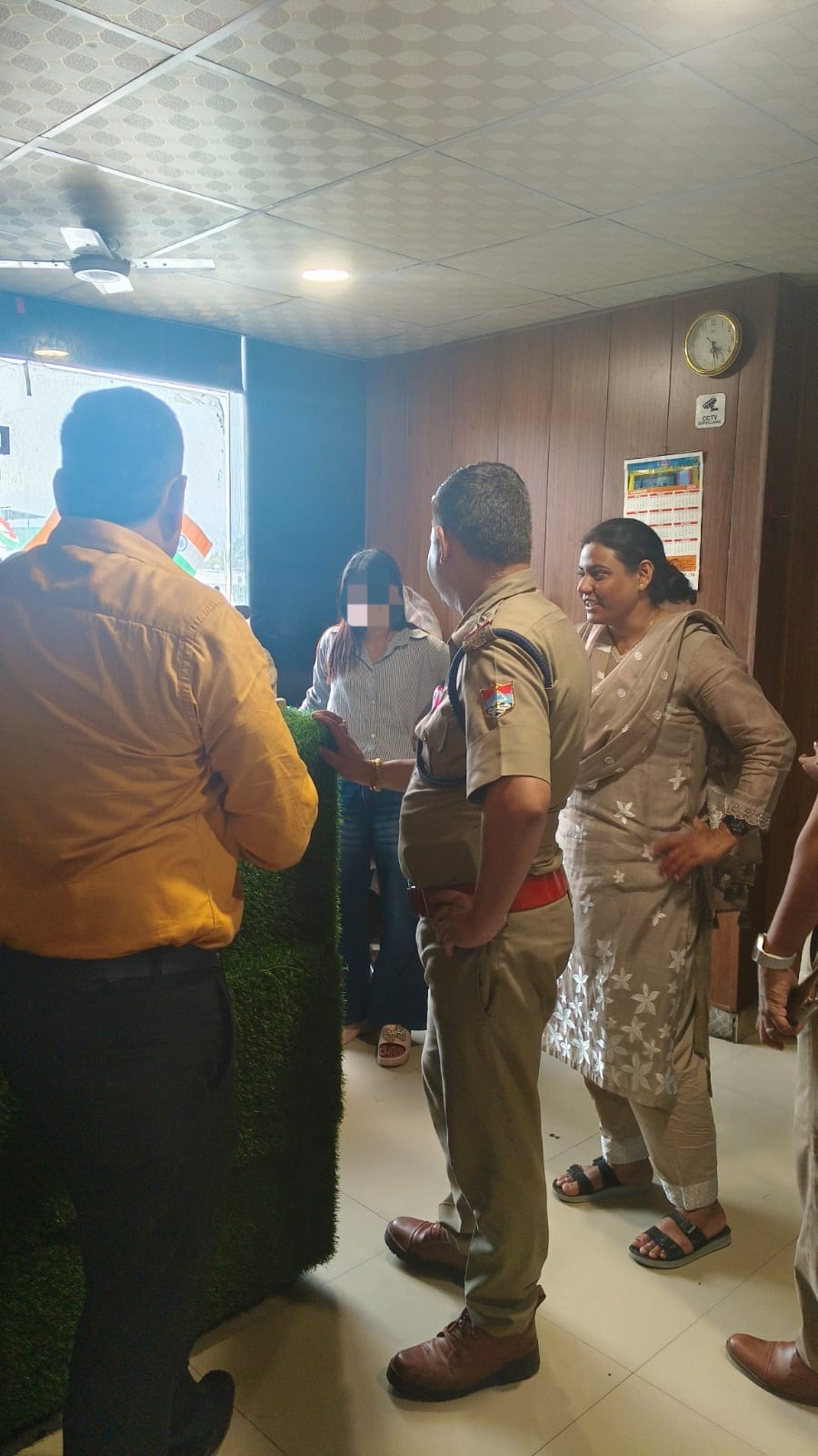 एसएसपी दून के निर्देशों पर स्पा सेंटरों की पुलिस द्वारा की गई आकस्मिक चेकिंग, नियमो के उल्लंघन पर 3 स्पा सेंटर संचालकों के विरुद्ध पुलिस एक्ट के तहत की गयी चालानी कार्यवाही