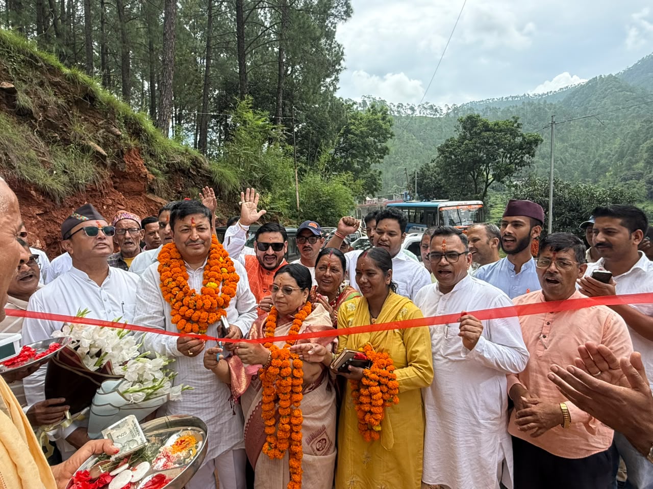बागेश्वर के विकास को मिली नई रफ्तार, ₹12.18 करोड़ की सड़क का हुआ शुभारंभ,  9.16 किमी लंबा मोटर मार्ग क्षेत्र की कनेक्टिविटी को देगा मजबूती, ग्रामीणों को मिलेगी आवागमन की बेहतर सुविधा