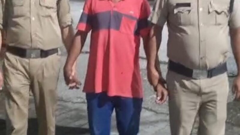 पाठल से वार कर पत्नी की हत्या करने वाले अभियुक्त को दून पुलिस ने किया गिरफ्तार, आपसी कहा सुनी के कारण हुए विवाद के चलते अभियुक्त द्वारा दिया गया था घटना को अंजाम