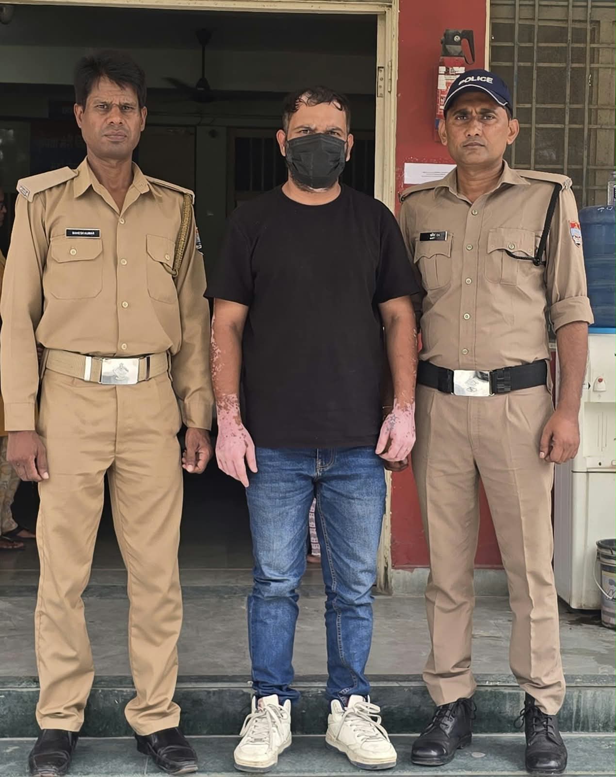 धोखाधड़ी के अभियोग में वांछित चल रहा शातिर अभियुक्त आया दून पुलिस की गिरफ्त में