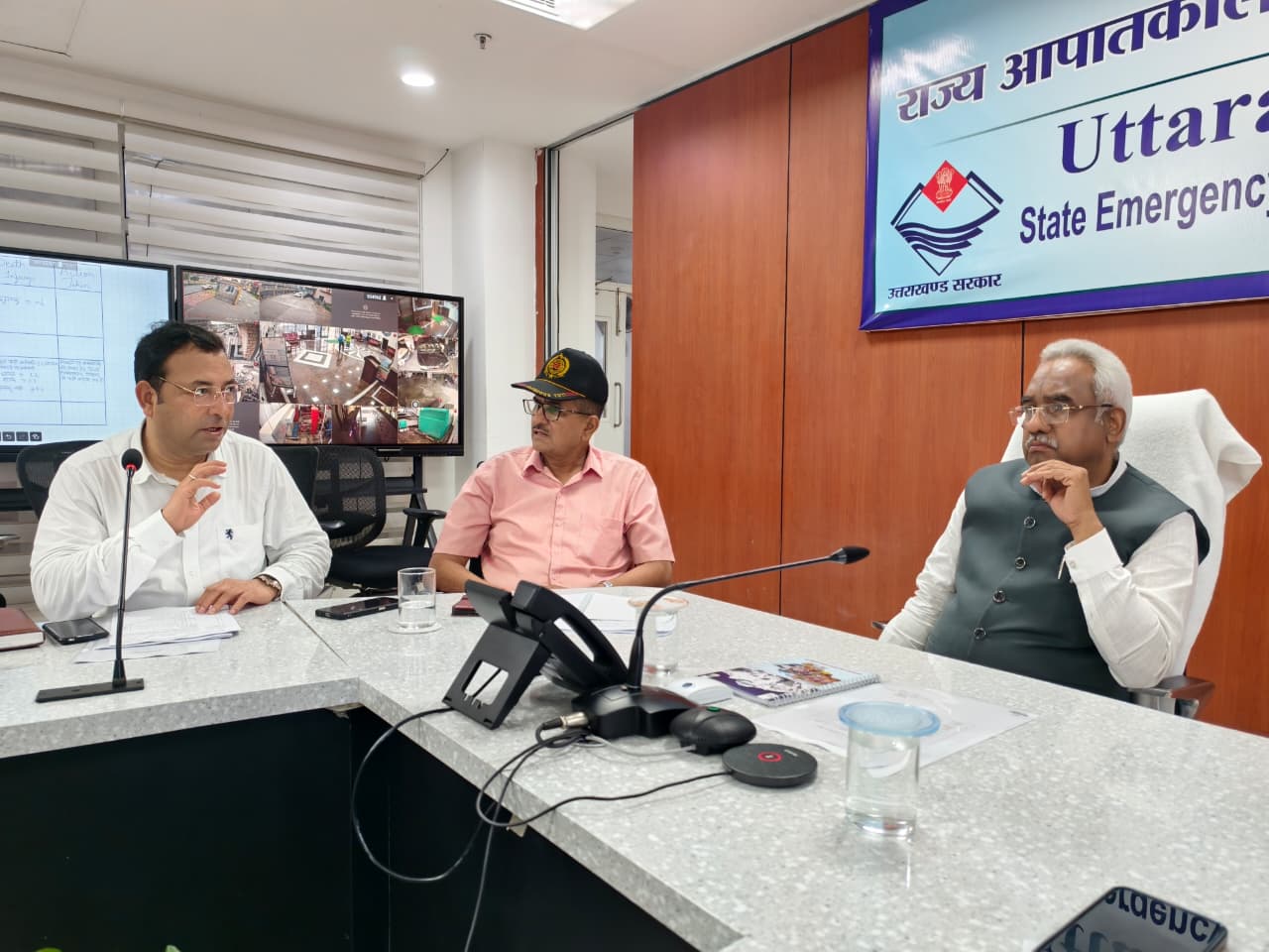 पीपलकोटी टनल हादसा, आपदा मंत्री ने एसईओसी पहुंचकर राहत एवं बचाव कार्यों की समीक्षा की, राहत एवं बचाव कार्यों में किसी भी स्तर पर न हो कमी फील्ड में 24×7 मुस्तैद रहें अधिकारी-मदन कौशिक