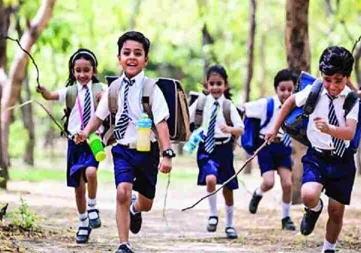 भारी बारिश के पूर्वानुमान को देखते हुए जिला प्रशासन ने लिया बड़ा फैसला, 18 अगस्त को देहरादून जिले में कक्षा 1 से 12 तक के सभी शैक्षणिक संस्थान और आंगनबाड़ी केंद्र रहेंगे बंद
