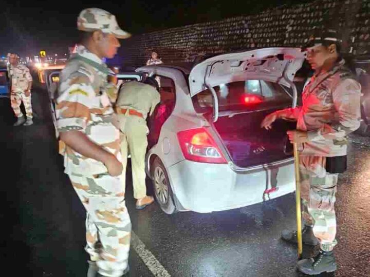 आमजन की सुरक्षा को हर पल मुस्तैद दून पुलिस, स्वतंत्रा दिवस के दृष्टिगत एसएसपी देहरादून के निर्देशों पर सम्पूर्ण जनपद में दून पुलिस द्वारा लगातार चलाया जा रहा सघन चेकिंग अभियान, जनपद की सीमाओं व आन्तरिक मार्गो पर संदिग्धों की तलाश हेतु लगातार की जा रही सघन चैकिंग, संवेदनशील स्थानों पर अर्द्ध सैनिक बलों के साथ किया गया फ्लैग मार्च
