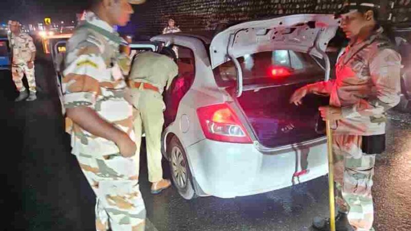 आमजन की सुरक्षा को हर पल मुस्तैद दून पुलिस, स्वतंत्रा दिवस के दृष्टिगत एसएसपी देहरादून के निर्देशों पर सम्पूर्ण जनपद में दून पुलिस द्वारा लगातार चलाया जा रहा सघन चेकिंग अभियान, जनपद की सीमाओं व आन्तरिक मार्गो पर संदिग्धों की तलाश हेतु लगातार की जा रही सघन चैकिंग, संवेदनशील स्थानों पर अर्द्ध सैनिक बलों के साथ किया गया फ्लैग मार्च