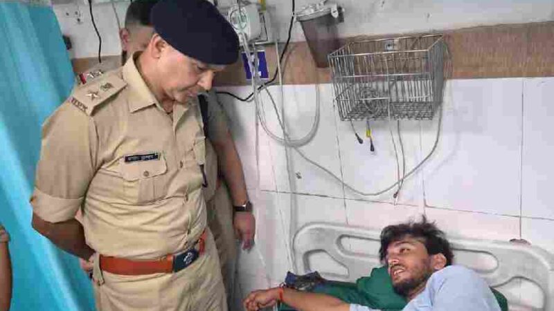 चैन स्नेचिंग की घटना को अंजाम देने वाला अभियुक्त पुलिस मुठभेड़ में हुआ घायल, बसंत विहार क्षेत्र में बुजुर्ग महिला के साथ की थी चैन स्नेचिंग की घटना