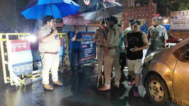 भारी बरसात के बीच दून पुलिस की “नाईट स्ट्राइक”, भारी बरसात के बीच दून पुलिस की “नाईट स्ट्राइक”
