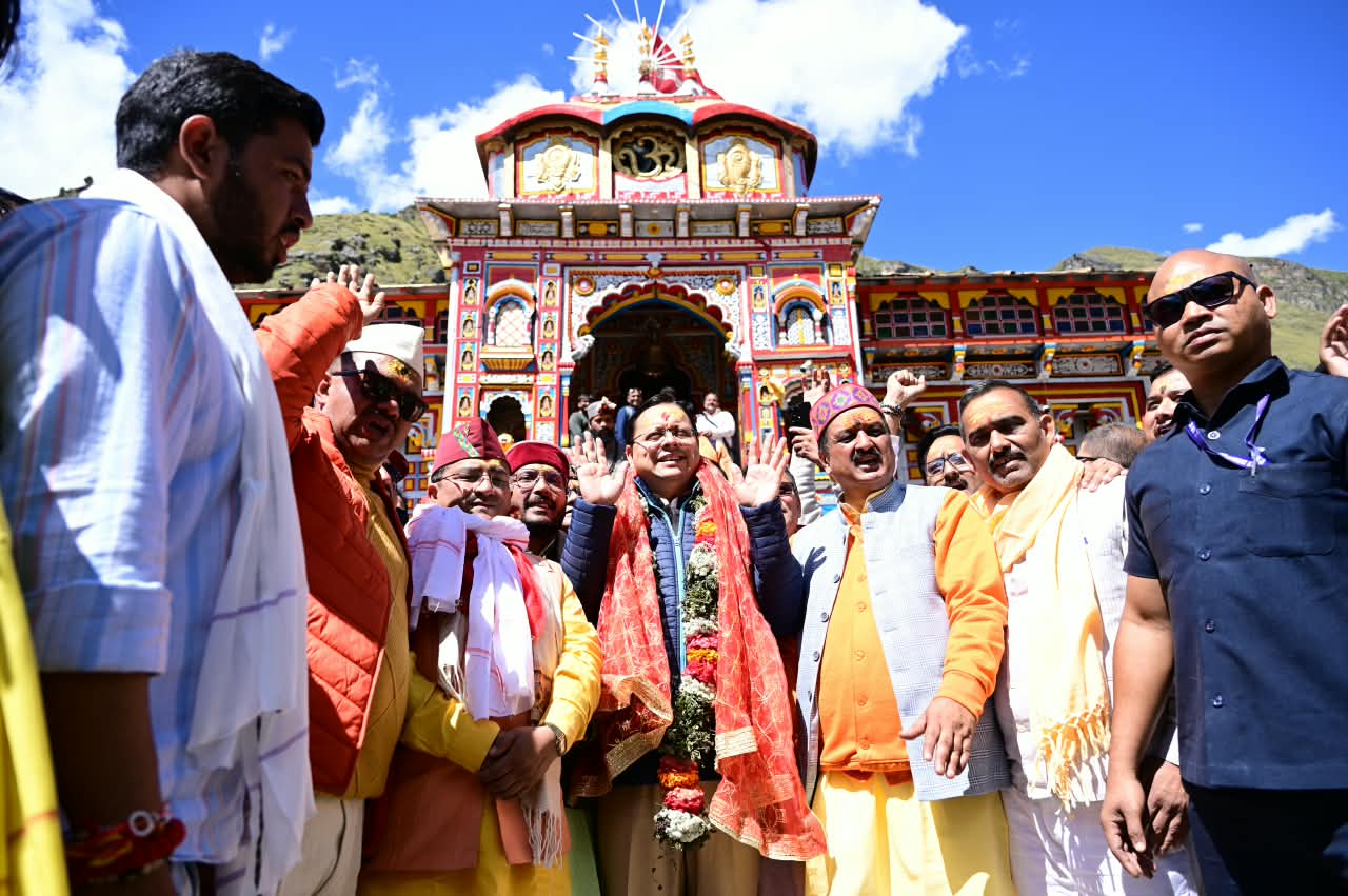 श्री बदरीनाथ धाम में मुख्यमंत्री ने की पूजा-अर्चना, मास्टर प्लान के कार्यों का लिया जायजा, भगवान बदरीविशाल से प्रदेश की सुख-समृद्धि एवं खुशहाली की कामना की