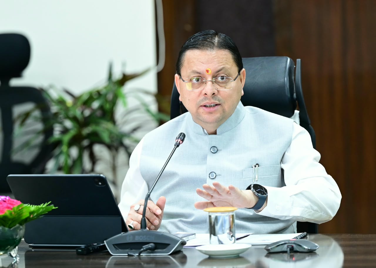 प्रदेश की सभी सड़कों को जल्द गड्ढामुक्त किया जाए-मुख्यमंत्री,15 अक्टूबर के बाद मुख्यमंत्री सड़क मार्ग से यात्रा कर स्वयं जायजा लेंगे