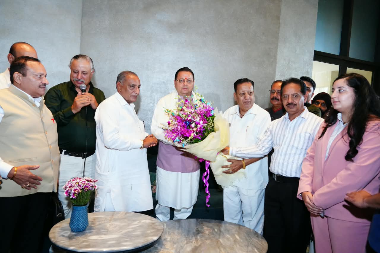 मुख्यमंत्री धामी ने देहरादून में सर्राफ मंडल की भव्य एग्जीबिशन का किया अवलोकन, पारंपरिक आभूषणों को ‘लोकल टू ग्लोबल’ पहचान दिलाने पर दिया जोर