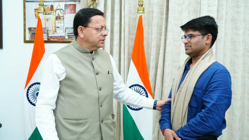 फ्लाइंग कार बनाने वाले रवि टमटा से मिले सीएम धामी, स्टार्टअप को सरकारी मदद के निर्देश