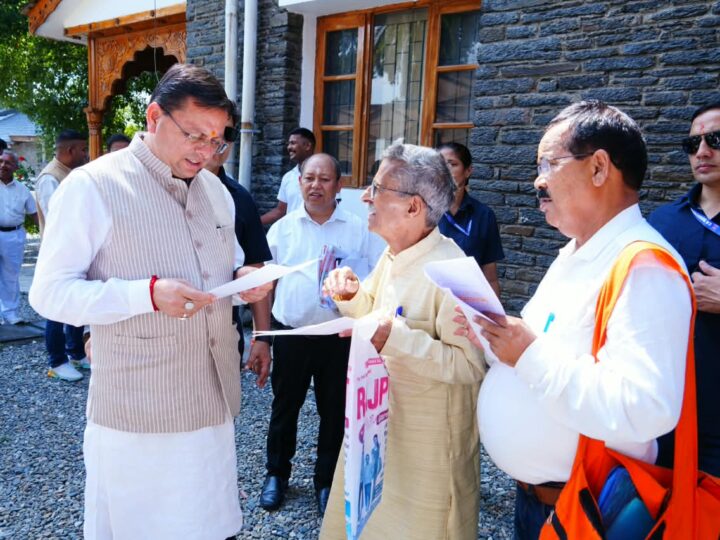 मुख्यमंत्री ने मुख्य सेवक सदन में प्रदेश के विभिन्न क्षेत्रों से आए लोगों की समस्याएं सुनीं, जनसमस्याओं का त्वरित एवं समयबद्ध समाधान सुनिश्चित करें – मुख्यमंत्री