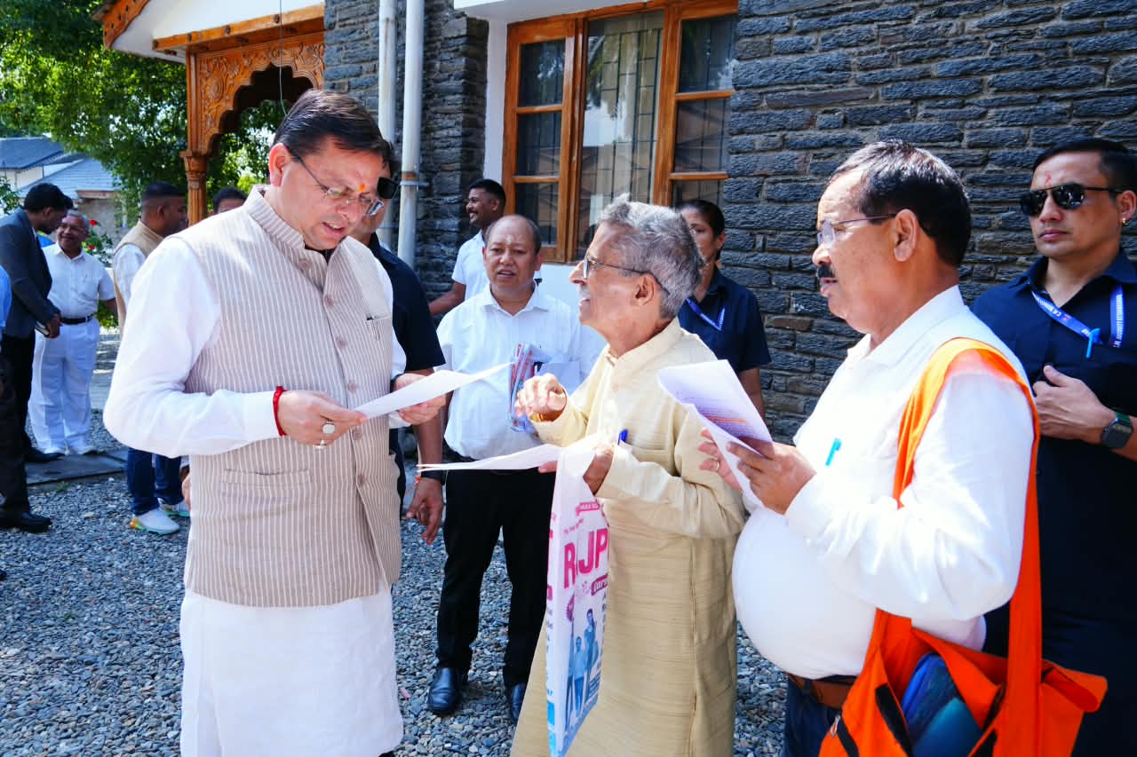 मुख्यमंत्री ने मुख्य सेवक सदन में प्रदेश के विभिन्न क्षेत्रों से आए लोगों की समस्याएं सुनीं, जनसमस्याओं का त्वरित एवं समयबद्ध समाधान सुनिश्चित करें – मुख्यमंत्री
