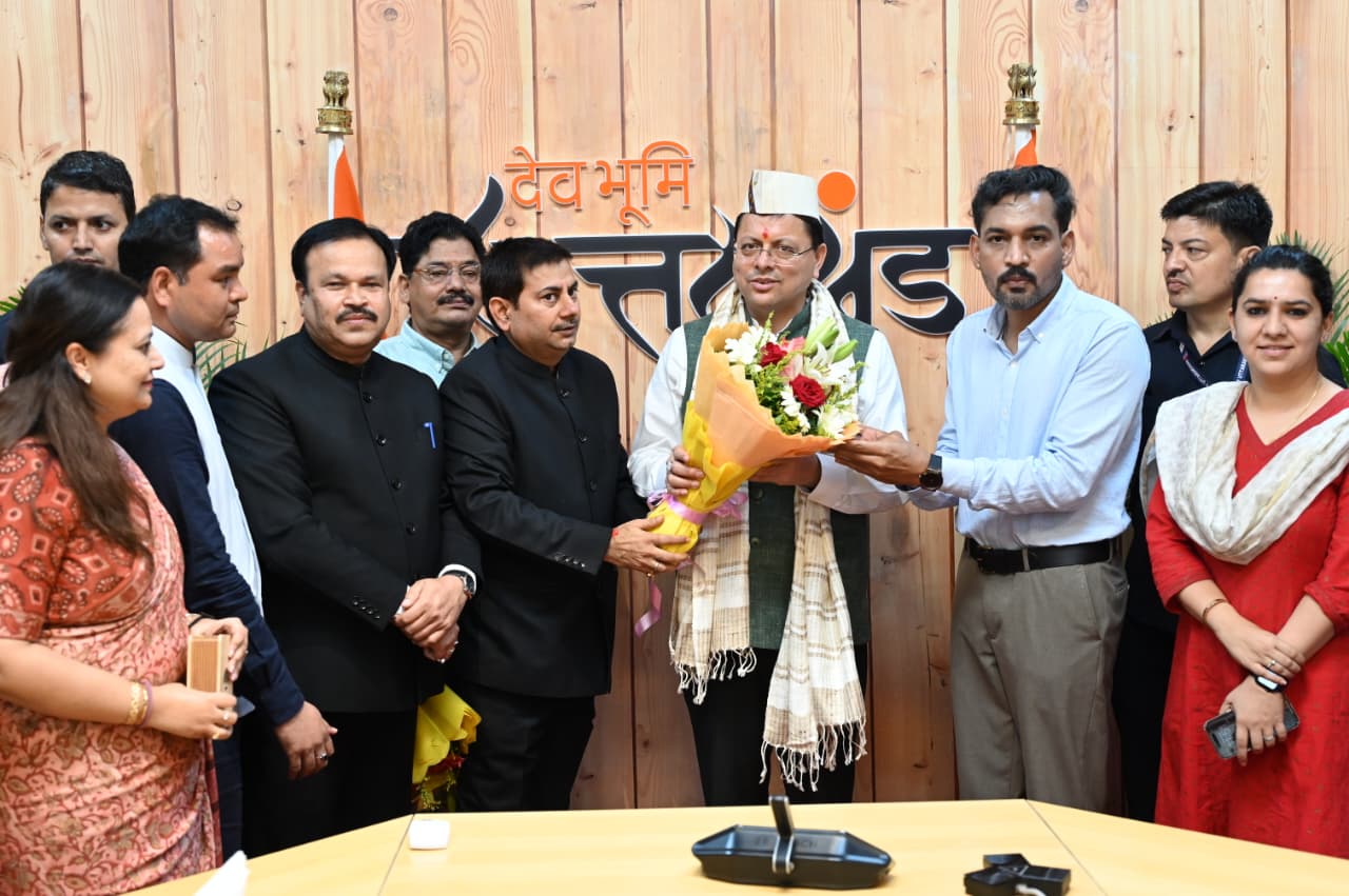 मुख्यमंत्री धामी के जन्मदिवस पर मुख्यमंत्री आवास में उमड़ा आत्मीयता का माहौल, मंत्रीगण, अधिकारी-कर्मचारी और जनप्रतिनिधियों ने दी शुभकामनाएं