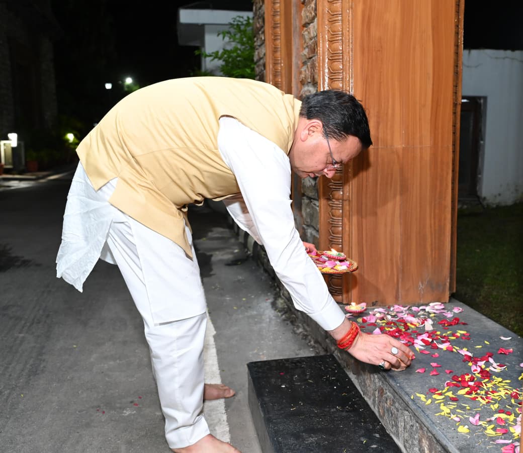 प्रधानमंत्री नरेंद्र मोदी के जन्मदिवस पर मुख्यमंत्री धामी ने जलाया ‘आशीर्वाद का दीया