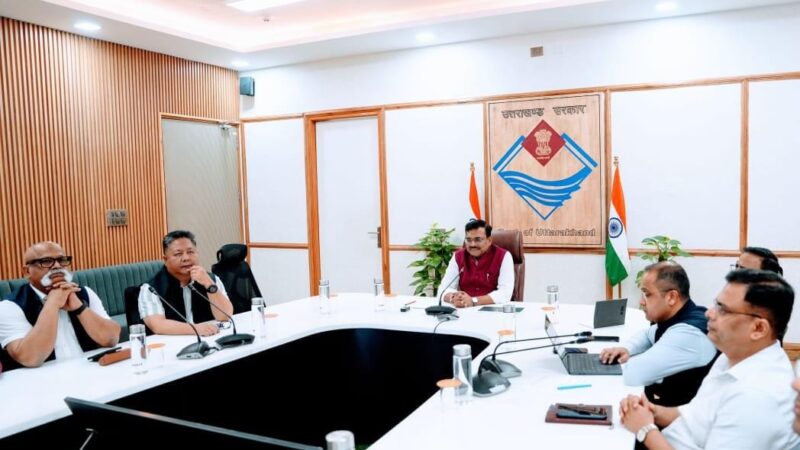 मुख्य सचिव आनन्द बर्द्धन की अध्यक्षता में सचिवालय में जिलाधिकारियों के साथ वीडियो कॉन्फ्रेंसिंग के माध्यम से बैठक हुई सम्पन्न, सीएस ने दिए आवश्यक दिशा-निर्देश