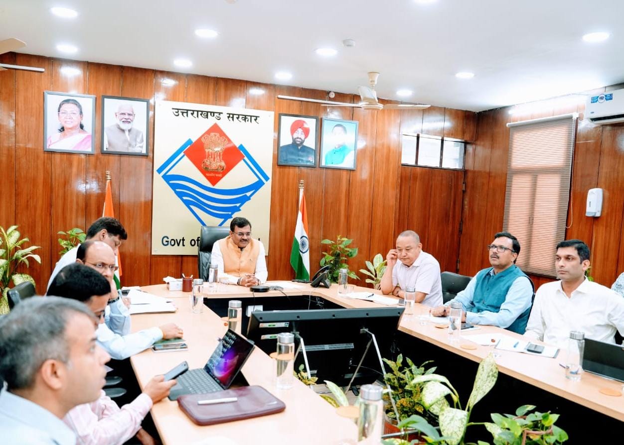 टिहरी झील को ग्लोबल डेस्टिनेशन के रूप में विकसित करने को लेकर मुख्य सचिव ने ली बैठक