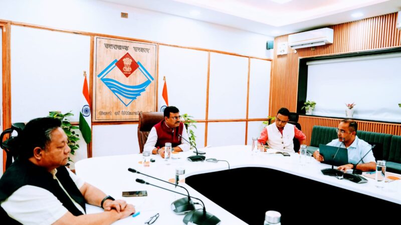 मुख्य सचिव ने जनपदों में लंबित प्रकरणों के त्वरित निस्तारण के दिए निर्देश