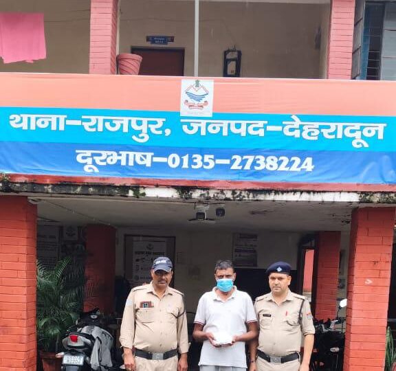 मादक पदार्थों की तस्करी मे लिप्त एक अभियुक्त को थाना राजपुर तथा एएनटीएफ की संयुक्त टीम ने किया गिरफ्तार, अभियुक्त के कब्जे से लगभग 80 लाख रू0 मूल्य की 259 ग्राम स्मैक की बरामद