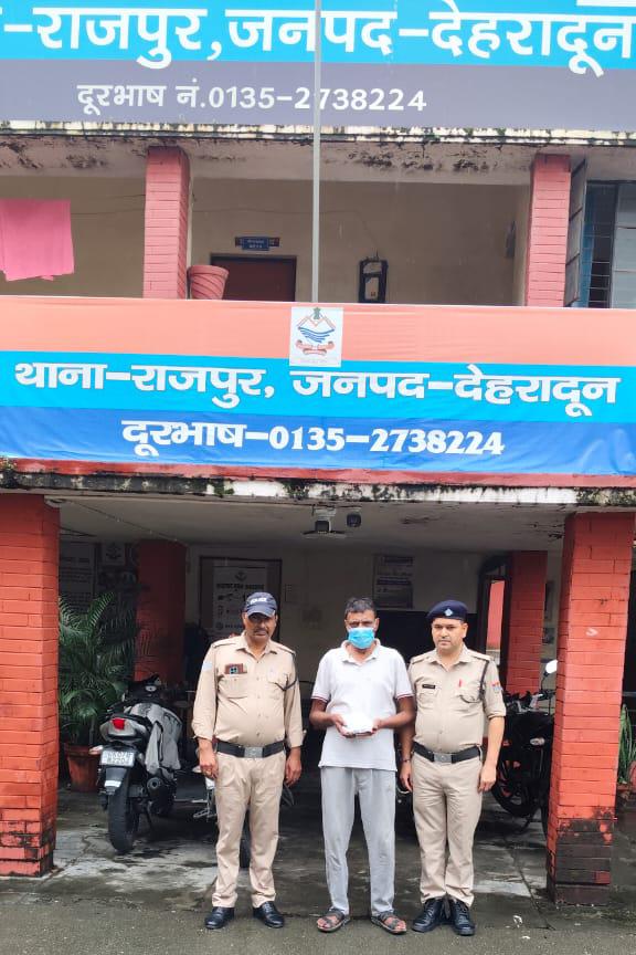 मादक पदार्थों की तस्करी मे लिप्त एक अभियुक्त को थाना राजपुर तथा एएनटीएफ की संयुक्त टीम ने किया गिरफ्तार, अभियुक्त के कब्जे से लगभग 80 लाख रू0 मूल्य की 259 ग्राम स्मैक की बरामद